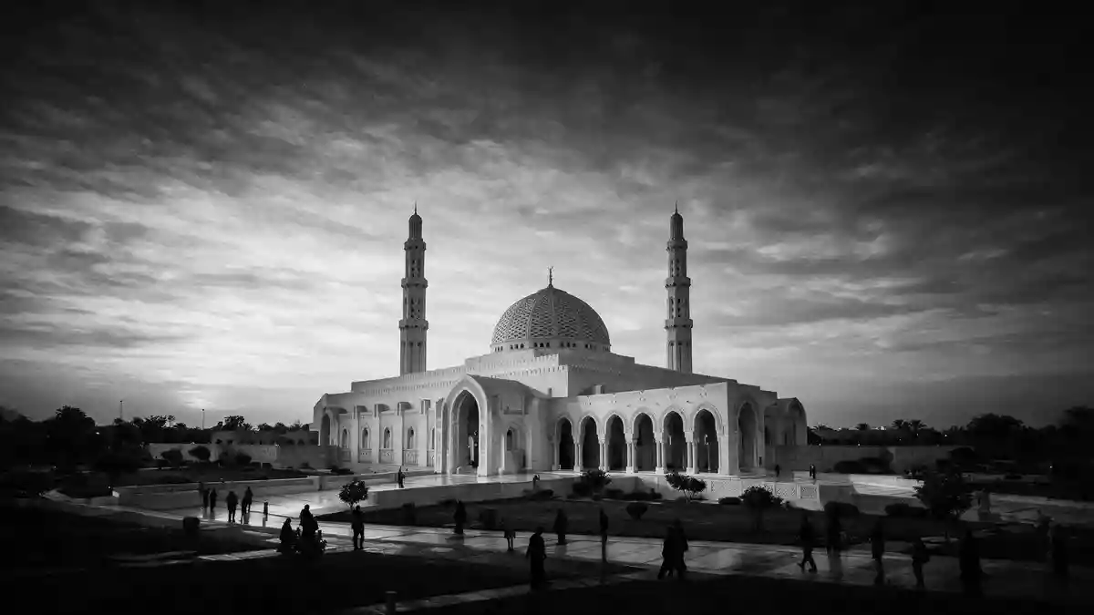 Schwarzweiss-Reportage vom Wahrzeichen Sultan-Qabus-Moschee Maskat in Maskat, Oman