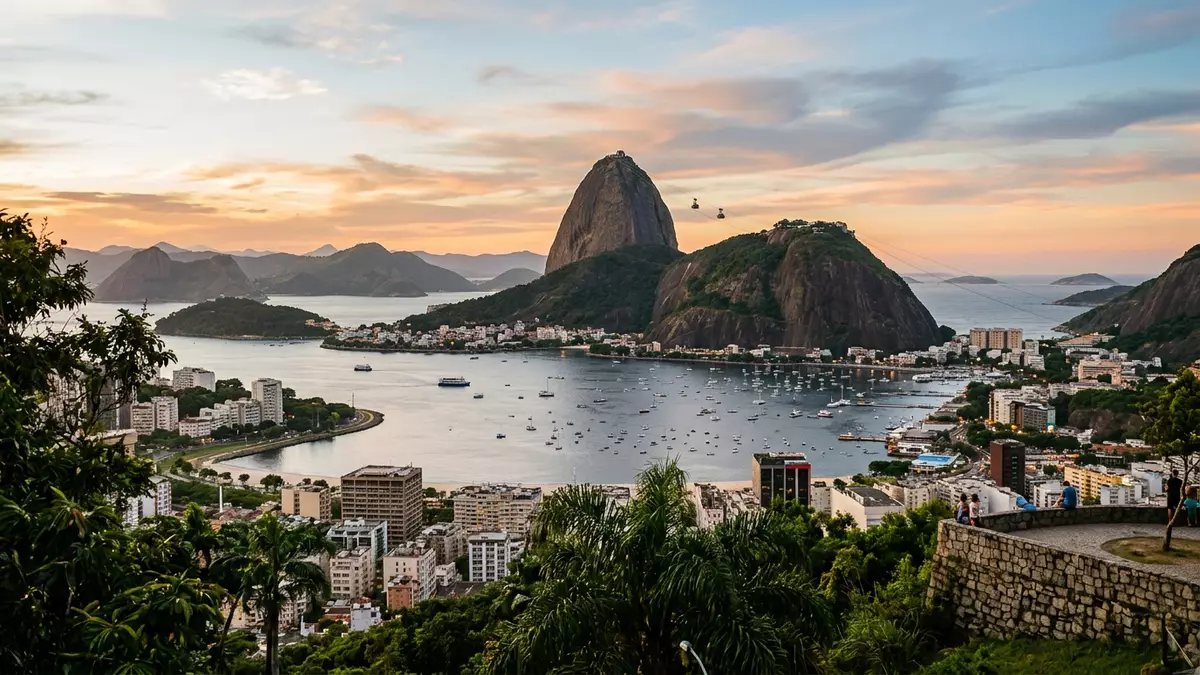 Editorial-Reisemagazinbild vom Wahrzeichen Zuckerhut Rio de Janeiro in Rio de Janeiro, Brasi…