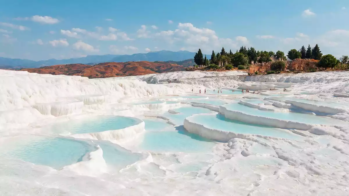 Editorial-Reisemagazinbild vom Wahrzeichen Pamukkale in Denizli, Türkei