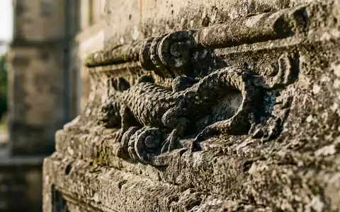 Extreme Makroaufnahme eines Materialdetails am Wahrzeichen Schloss Fontainebleau in Fontainebleau Frankreich, taktile Struktur und weiches - Foto: THN
