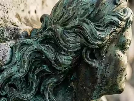 Extreme Makroaufnahme eines Materialdetails am Wahrzeichen Pont Alexandre III Paris in Paris Frankreich, taktile Struktur - Foto: THN