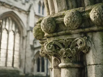 Extreme Makroaufnahme eines Materialdetails am Wahrzeichen Trinity College Dublin in Dublin Irland, taktile Struktur und - Foto: THN