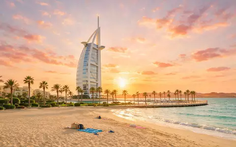 Editorialbild im Reisemagazin-Stil vom Wahrzeichen Burj Al Arab Dubai in Dubai VAE, ausgewogene Bildgestaltung und - Foto: THN