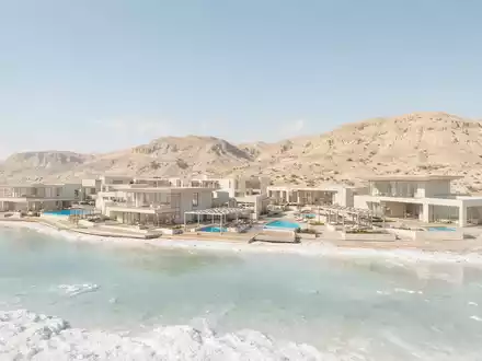 Moderner Architektur-Render zeigt Silhouette von Totes Meer Jordanien in Sweimeh Jordanien, klare Linien und neutrales - Foto: THN
