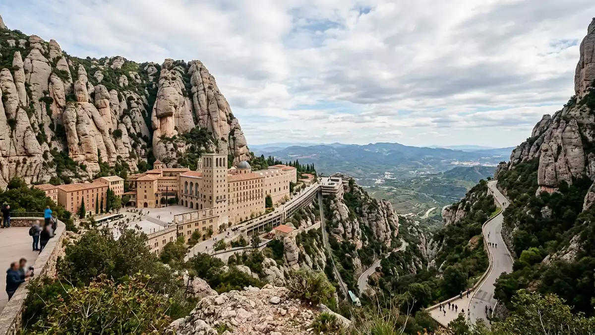 Editorial-Reisemagazinbild vom Wahrzeichen Kloster Montserrat in Montserrat, Spanien
