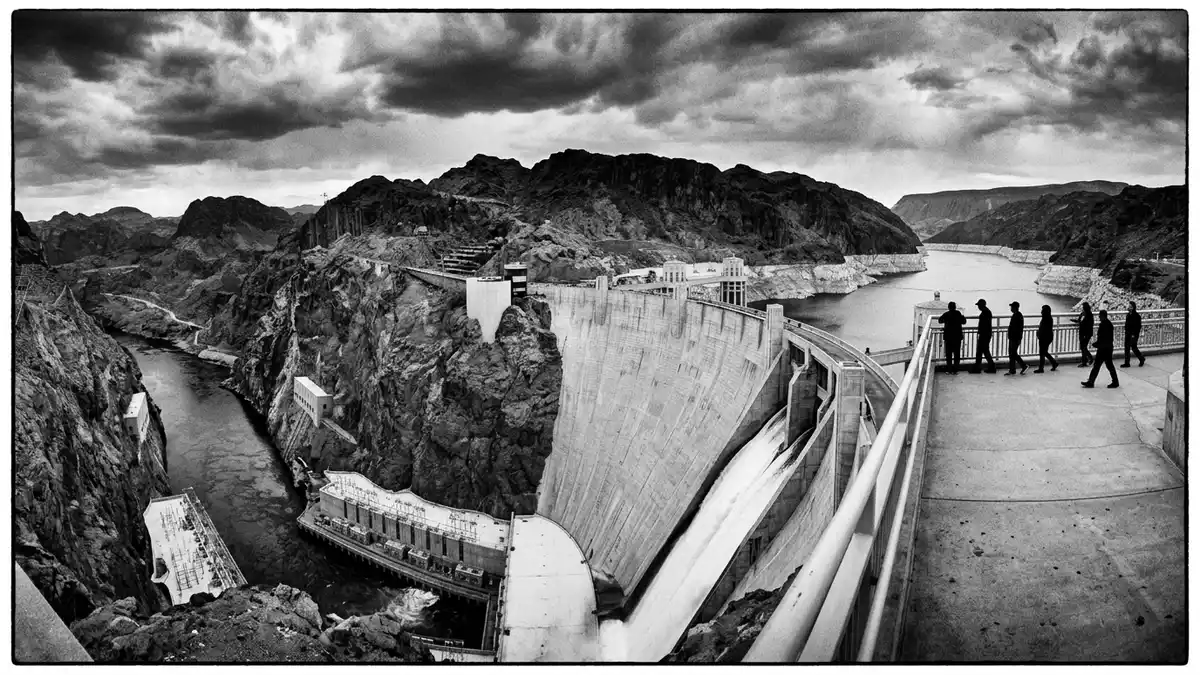 Schwarzweiss-Reportage vom Wahrzeichen Hoover Dam in Boulder City, USA