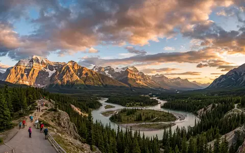 Fotorealistische Panoramaaufnahme von Jasper-Nationalpark in Jasper Kanada, warmes Abendlicht auf Wahrzeichen im Reisemotiv - Foto: THN