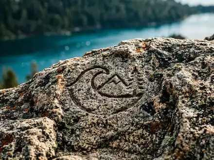 Extreme Makroaufnahme eines Materialdetails am Wahrzeichen Emerald Bay Lake Tahoe in South Lake Tahoe USA - Foto: THN