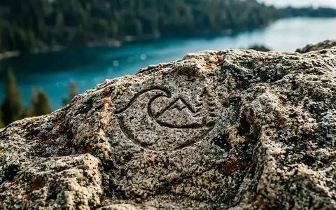 Extreme Makroaufnahme eines Materialdetails am Wahrzeichen Emerald Bay Lake Tahoe in South Lake Tahoe USA - Foto: THN