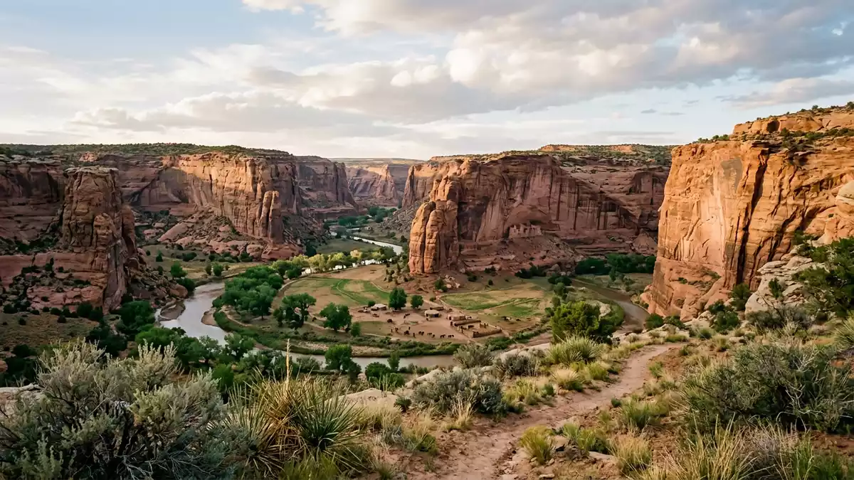 Editorial-Reisemagazinbild vom Wahrzeichen Canyon de Chelly in Chinle, USA