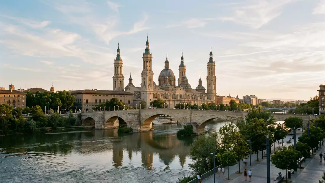 Editorial-Reisemagazinbild vom Wahrzeichen Basilica del Pilar Zaragoza in Zaragoza, Spanien