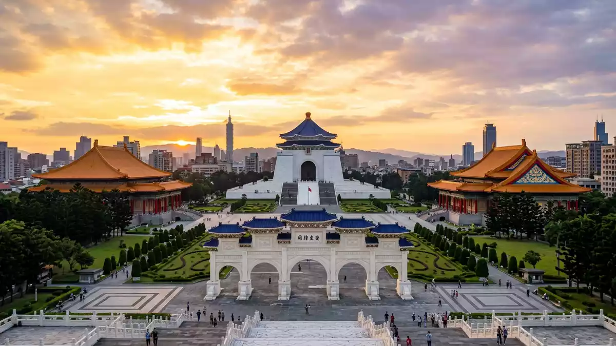 Fotorealistische Ansicht von Chiang-Kai-shek-Gedächtnishalle in Taipeh, Taiwan im Abendlicht