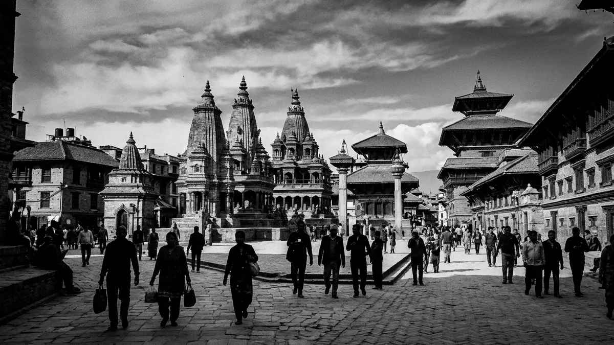 Schwarzweiss-Reportage vom Wahrzeichen Bhaktapur Durbar Square in Bhaktapur, Nepal