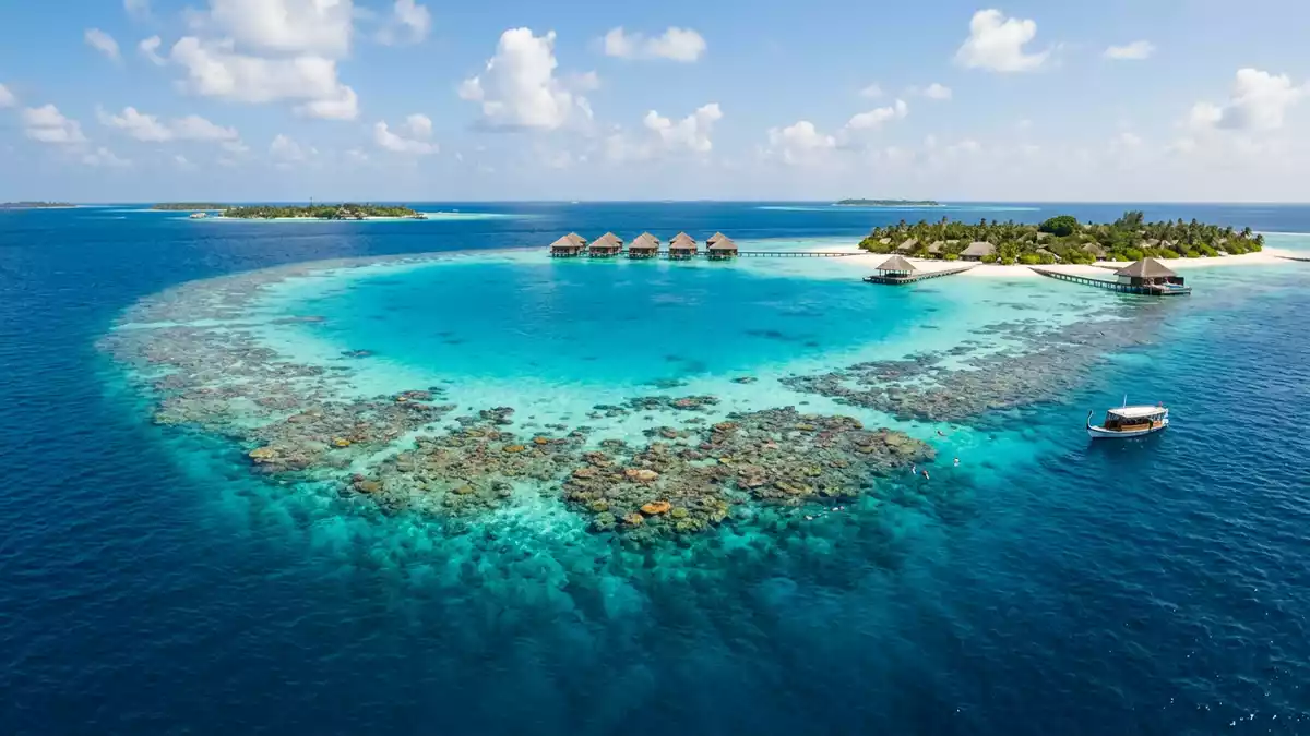 Editorial-Reisemagazinbild vom Wahrzeichen Banana Reef in Nord-Male-Atoll, Malediven