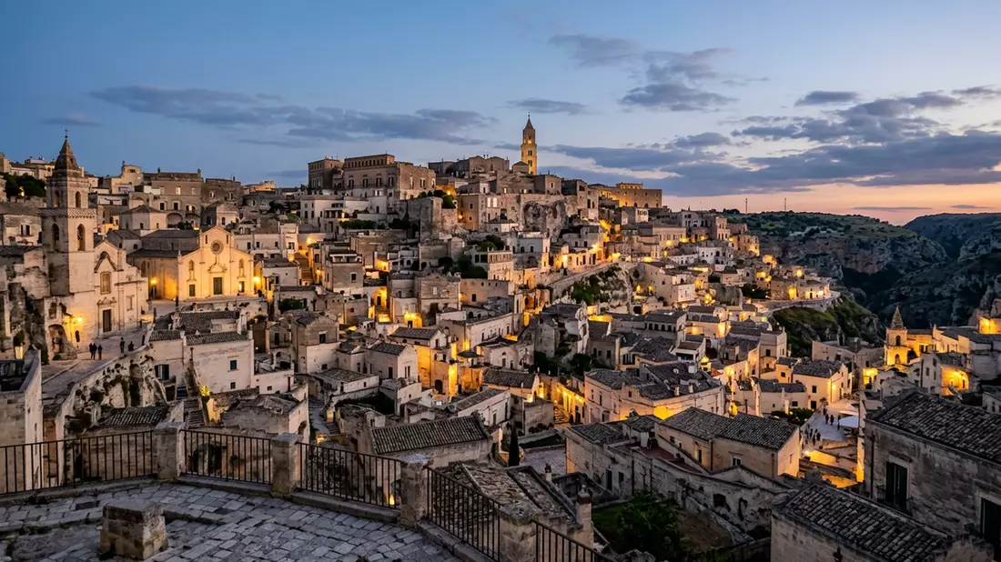 Editorial-Reisemagazinbild vom Wahrzeichen Sassi di Matera in Matera, Italien
