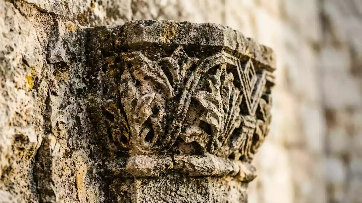 Castel del Monte, Andria, Italien, Reise, Tourismus, freier Eintritt, Kastell, UNESCO-Welterbe, mittelalterliche Architektur, Sonderöffnung, Illustration mit AI erstellt.