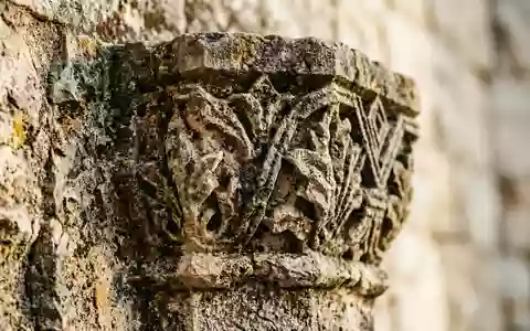 Extreme Makroaufnahme eines Materialdetails am Wahrzeichen Castel del Monte in Andria Italien, taktile Struktur und - Foto: THN