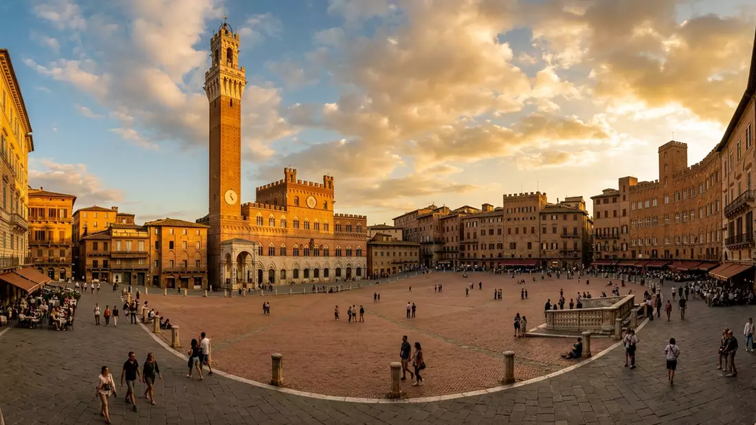 Fotorealistische Ansicht von Piazza del Campo Siena in Siena, Italien im Abendlicht