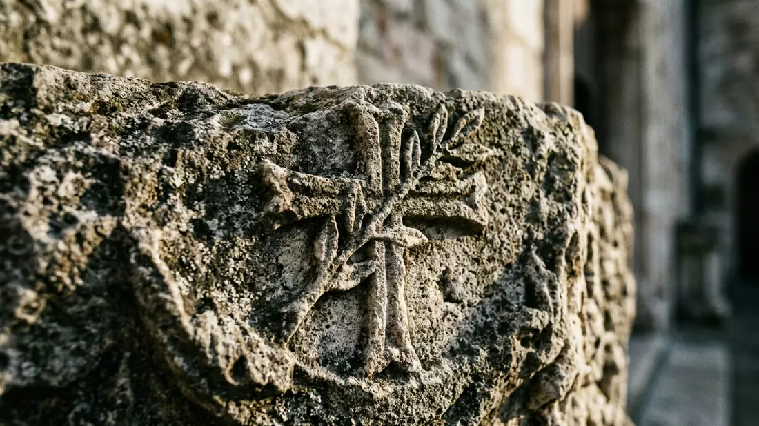 Makroaufnahme eines Materialdetails am Wahrzeichen Basilica San Francesco Assisi, Assisi Ita…