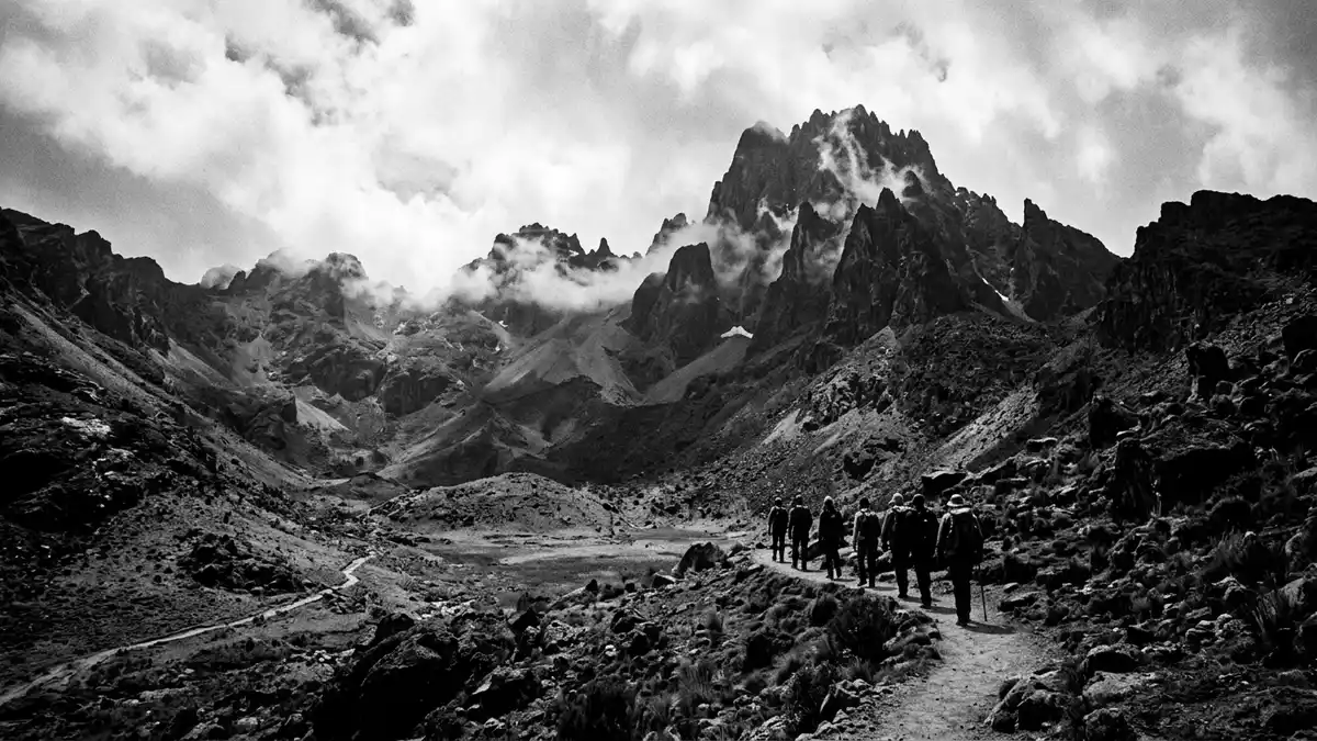 Schwarzweiss-Reportage vom Wahrzeichen Mount-Kenya-Nationalpark in Nanyuki, Kenia
