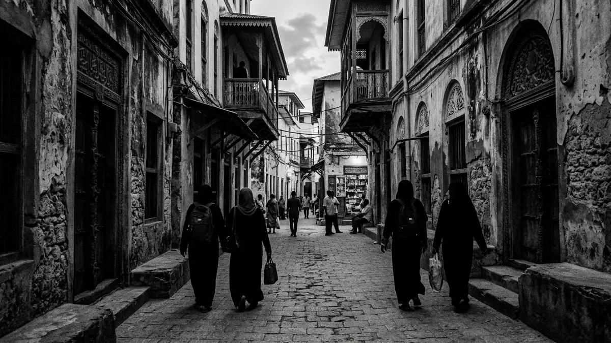 Schwarzweiss-Reportage vom Wahrzeichen Stone Town Sansibar in Sansibar, Tansania