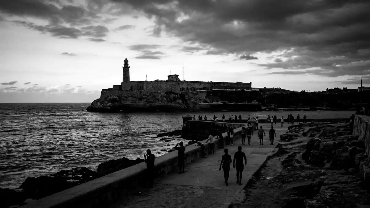 Schwarzweiss-Reportage vom Wahrzeichen Castillo del Morro Havanna in Havanna, Kuba