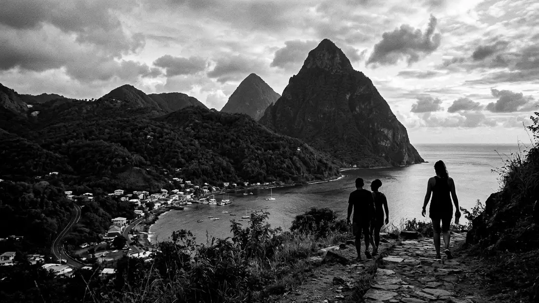 Schwarzweiss-Reportage vom Wahrzeichen Pitons St. Lucia in Soufriere, St. Lucia