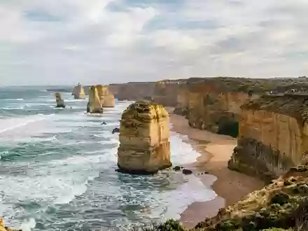 Editorialbild im Reisemagazin-Stil vom Wahrzeichen Zwölf Apostel Australien in Port Campbell Australien, ausgewogene Bildgestaltung und - Foto: THN