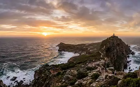 Fotorealistische Panoramaaufnahme von Kap der Guten Hoffnung in Kapstadt Sudafrika, warmes Abendlicht auf Wahrzeichen - Foto: THN