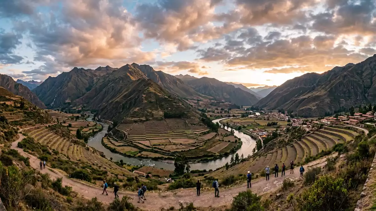 Fotorealistische Ansicht von Heiliges Tal der Inka in Urubamba, Peru im Abendlicht
