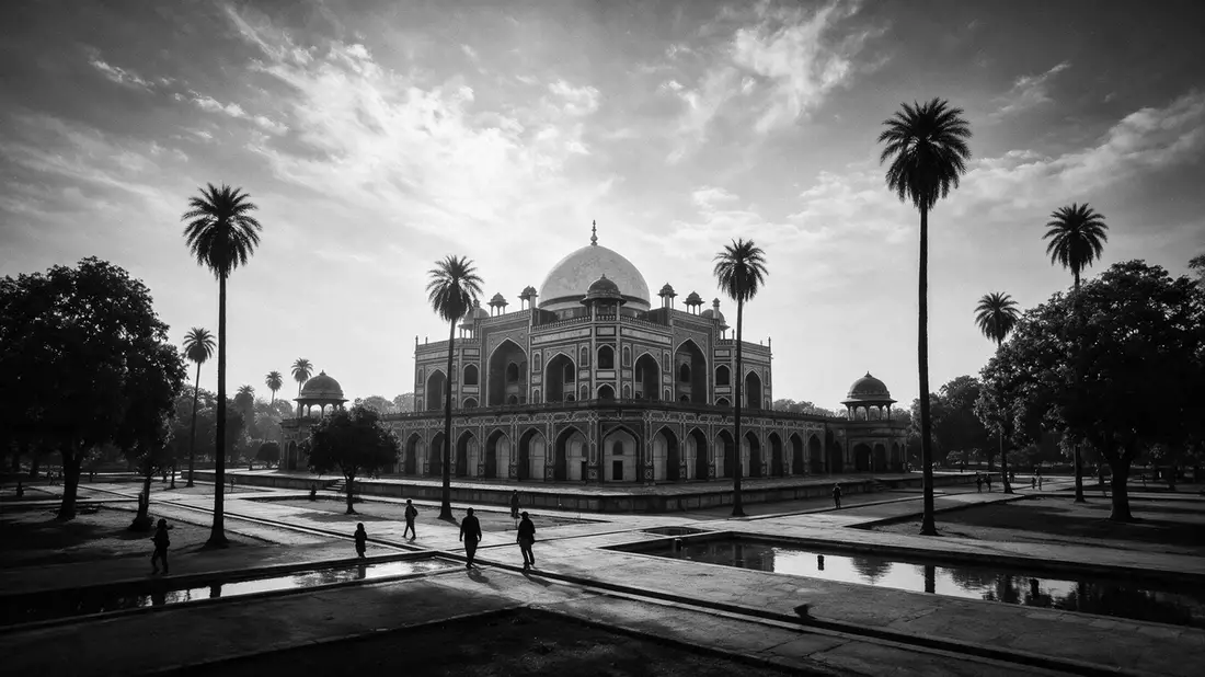 Schwarzweiss-Reportage vom Wahrzeichen Humayun-Mausoleum Delhi in Delhi, Indien