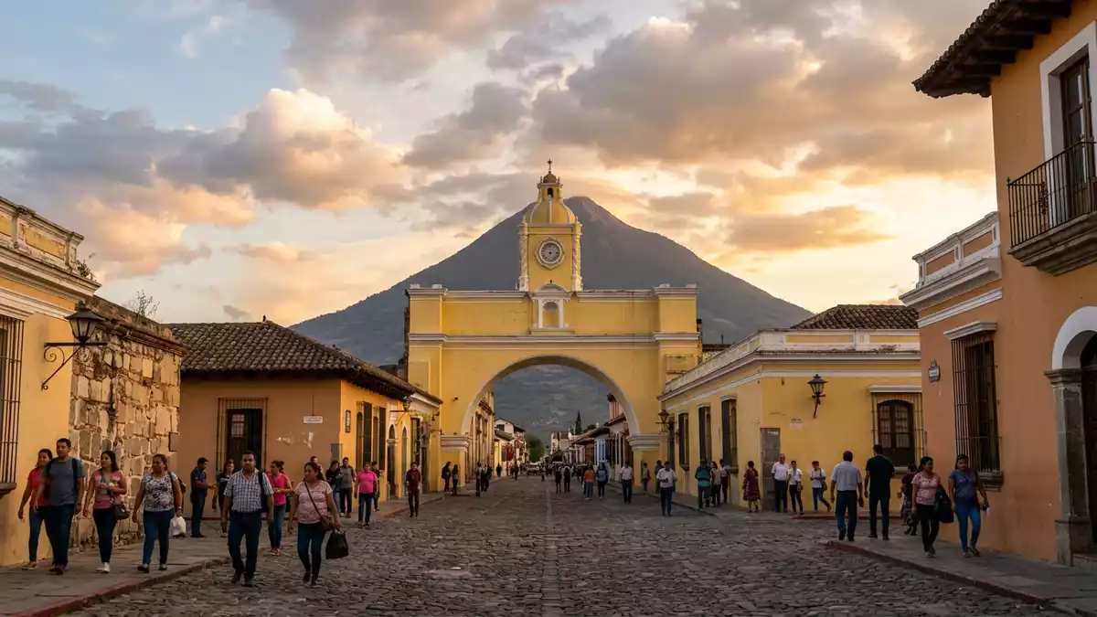 Fotorealistische Ansicht von Arco de Santa Catalina in Antigua Guatemala, Guatemala im Abend…