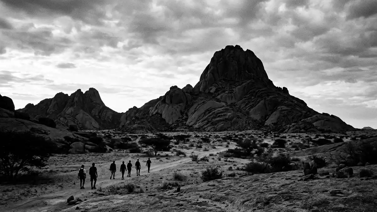Schwarzweiss-Reportage vom Wahrzeichen Spitzkoppe in Usakos, Namibia