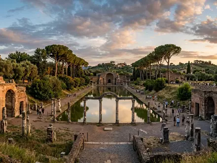 Fotorealistische Panoramaaufnahme von Villa Adriana Tivoli in Tivoli Italien, warmes Abendlicht auf Wahrzeichen - Foto: THN