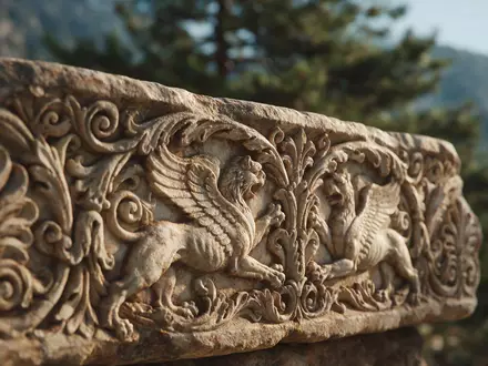 Extreme Makroaufnahme eines Materialdetails am Wahrzeichen Delphi in Delphi Griechenland, taktile Struktur und weiches Seitenlicht - Foto: THN