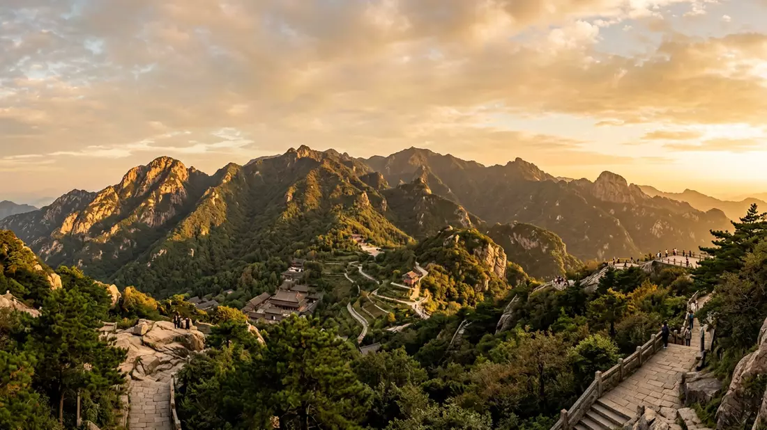 Fotorealistische Ansicht von Hengshan Hunan in Hengyang, China im Abendlicht