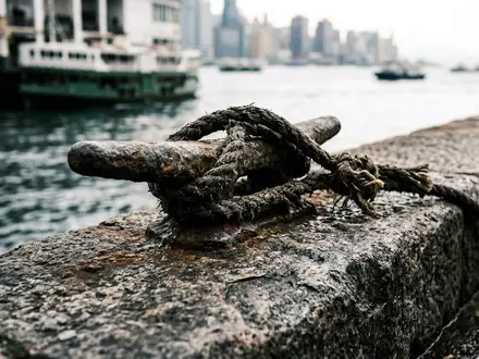 Extreme Makroaufnahme eines Materialdetails am Wahrzeichen Star Ferry Hongkong in Hongkong China, taktile Struktur und - Foto: THN