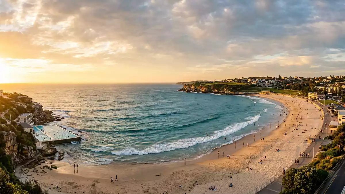 Fotorealistische Ansicht von Bondi Beach in Sydney, Australien im Abendlicht