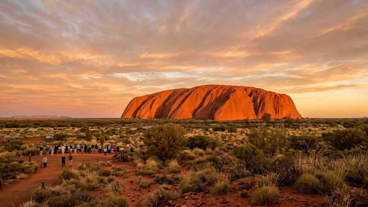 Fotorealistische Ansicht von Uluru in Yulara, Australien im Abendlicht