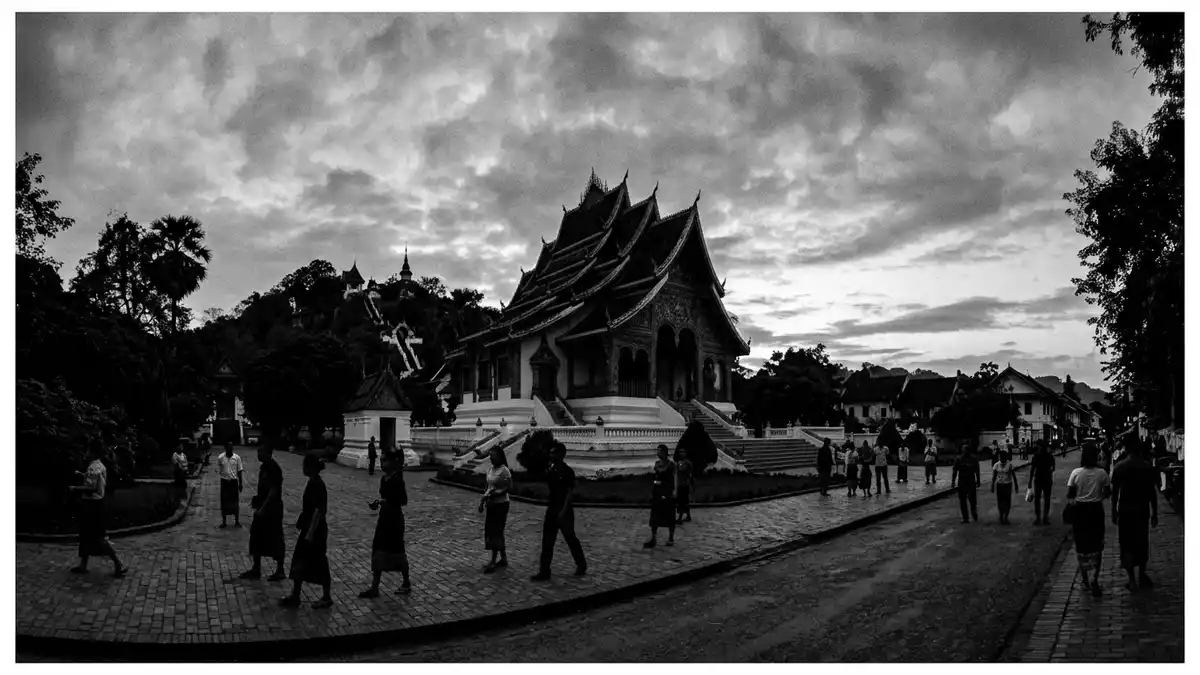 Schwarzweiss-Reportage vom Wahrzeichen Konigspalastmuseum Luang Prabang in Luang Prabang, Laos