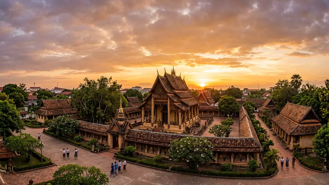 Fotorealistische Ansicht von Wat Sisaket Vientiane in Vientiane, Laos im Abendlicht