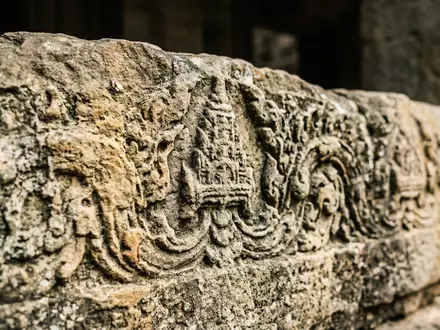 Extreme Makroaufnahme eines Materialdetails am Wahrzeichen Nationalmuseum Kambodscha in Phnom Penh Kambodscha, taktile Struktur und - Foto: THN