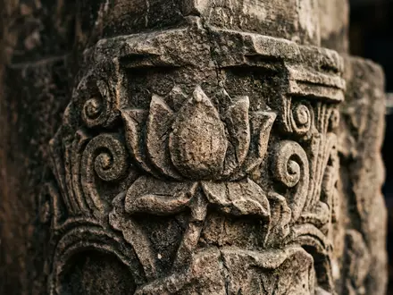 Extreme Makroaufnahme eines Materialdetails am Wahrzeichen Ben-Thanh-Markt in Ho-Chi-Minh-Stadt Vietnam, taktile Struktur und weiches Seitenlicht - Foto: THN