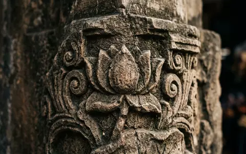 Extreme Makroaufnahme eines Materialdetails am Wahrzeichen Ben-Thanh-Markt in Ho-Chi-Minh-Stadt Vietnam, taktile Struktur und weiches Seitenlicht - Foto: THN