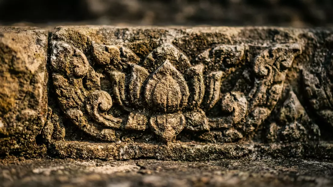 Makroaufnahme eines Materialdetails am Wahrzeichen Pha That Luang, Vientiane Laos