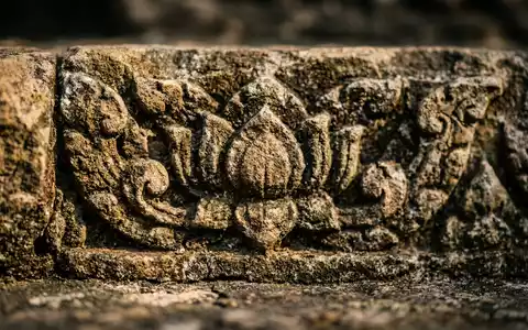 Extreme Makroaufnahme eines Materialdetails am Wahrzeichen Pha That Luang in Vientiane Laos, taktile Struktur und - Foto: THN