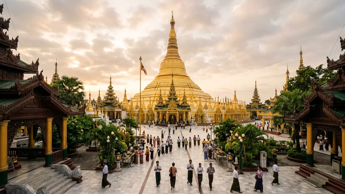 Editorial-Reisemagazinbild vom Wahrzeichen Shwedagon-Pagode Yangon in Yangon, Myanmar