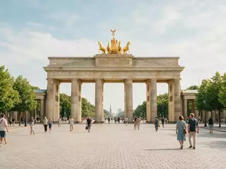 Editorialbild im Reisemagazin-Stil vom Wahrzeichen Brandenburger Tor Berlin in Berlin Deutschland, ausgewogene Bildgestaltung und natuerliches - Foto: THN