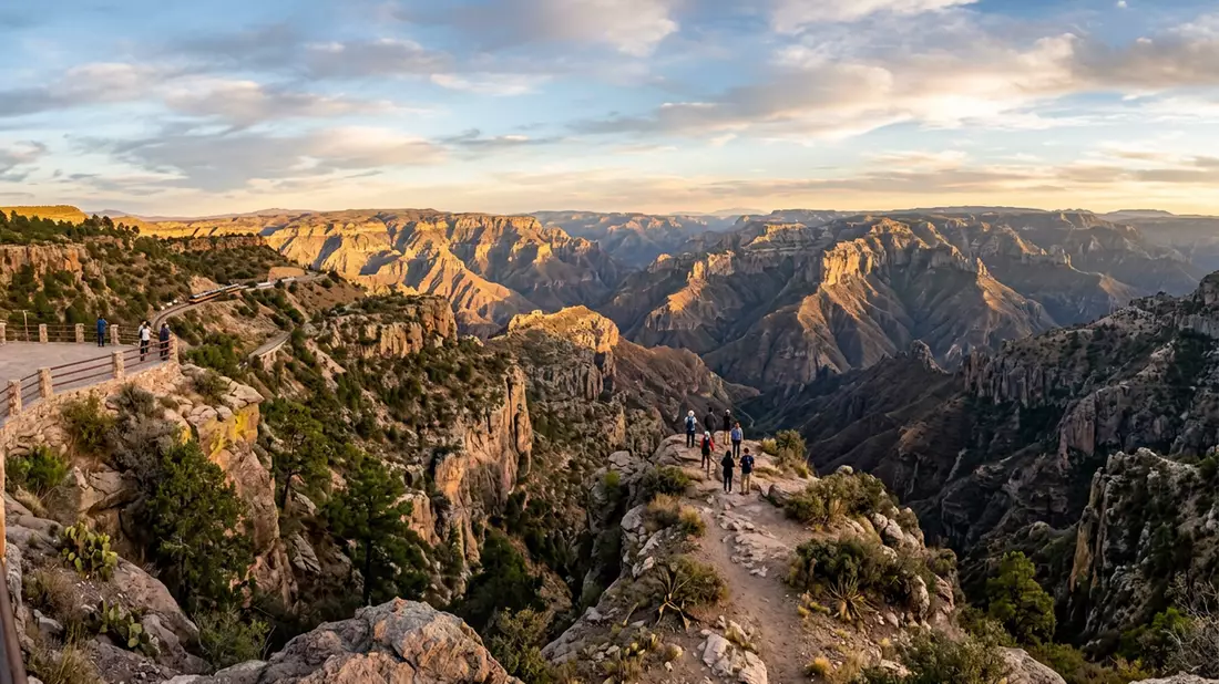Fotorealistische Ansicht von Barranca del Cobre Aussichtspunkt in Divisadero, Mexiko im Aben…