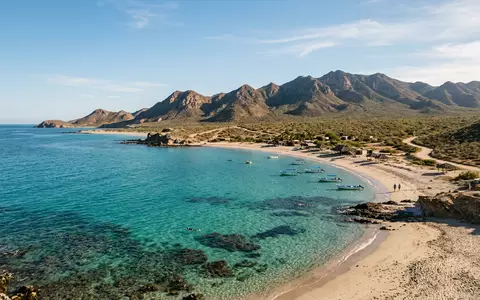 Editorialbild im Reisemagazin-Stil vom Wahrzeichen Cabo-Pulmo-Nationalpark in Cabo Pulmo Mexiko, ausgewogene Bildgestaltung und natuerliches Umgebungslicht - Foto: THN